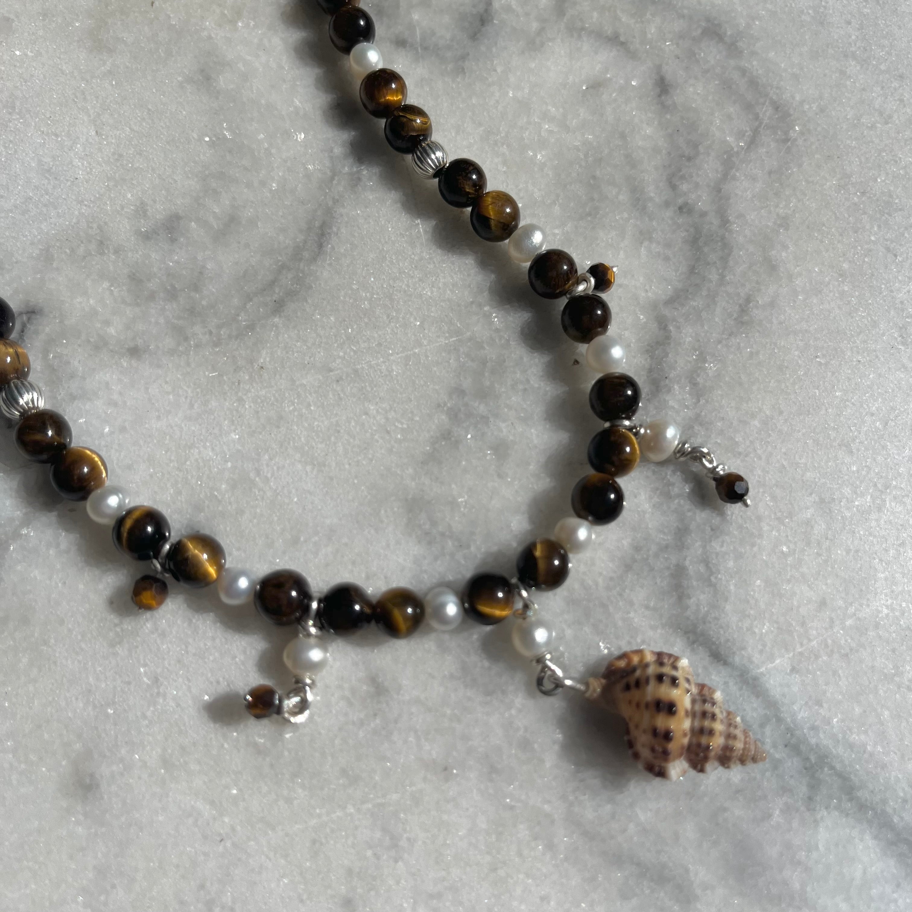Collier mit Muschel, Tigerauge, süßwasserperlen