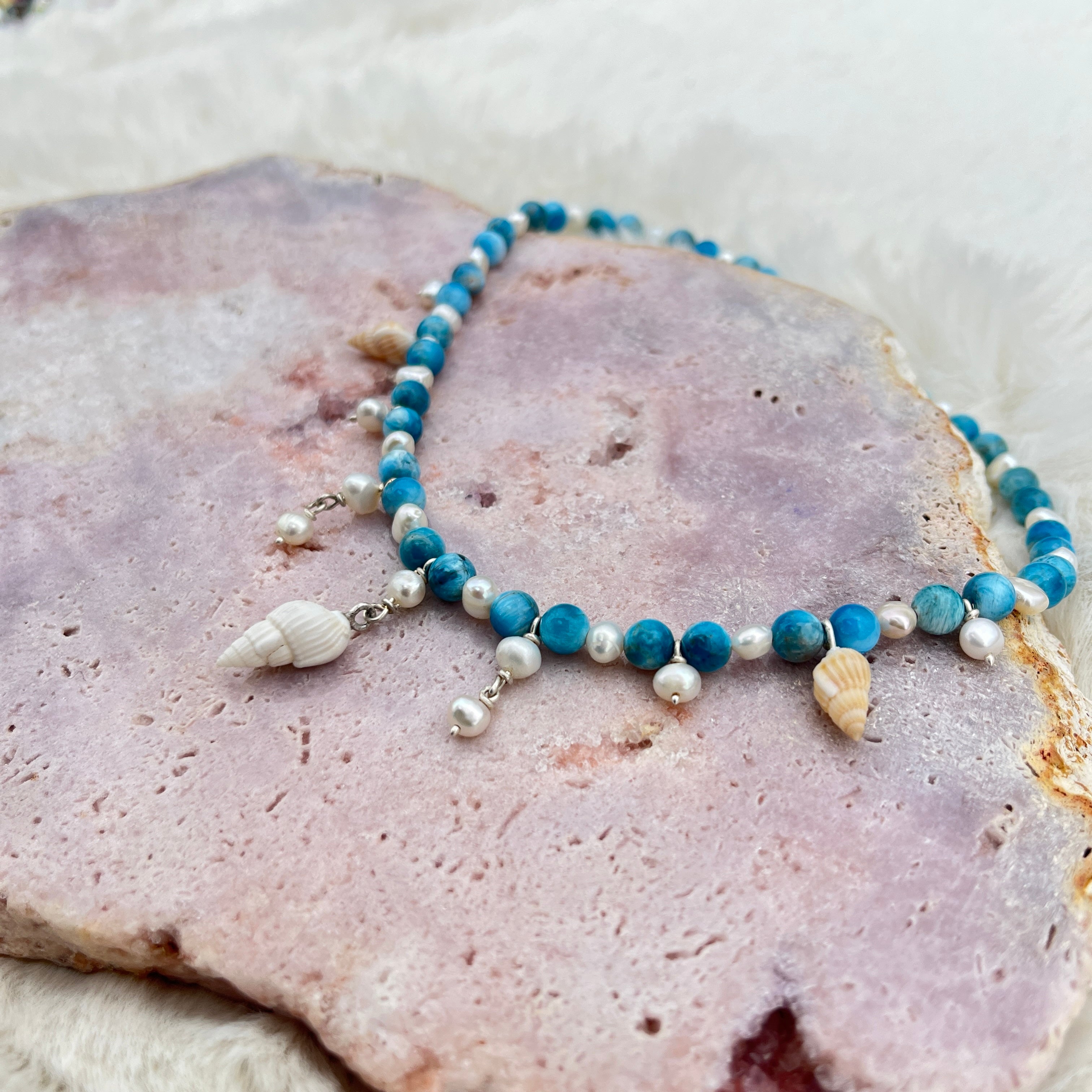Collier mit Muschel, Apatit, süßwasser perlen