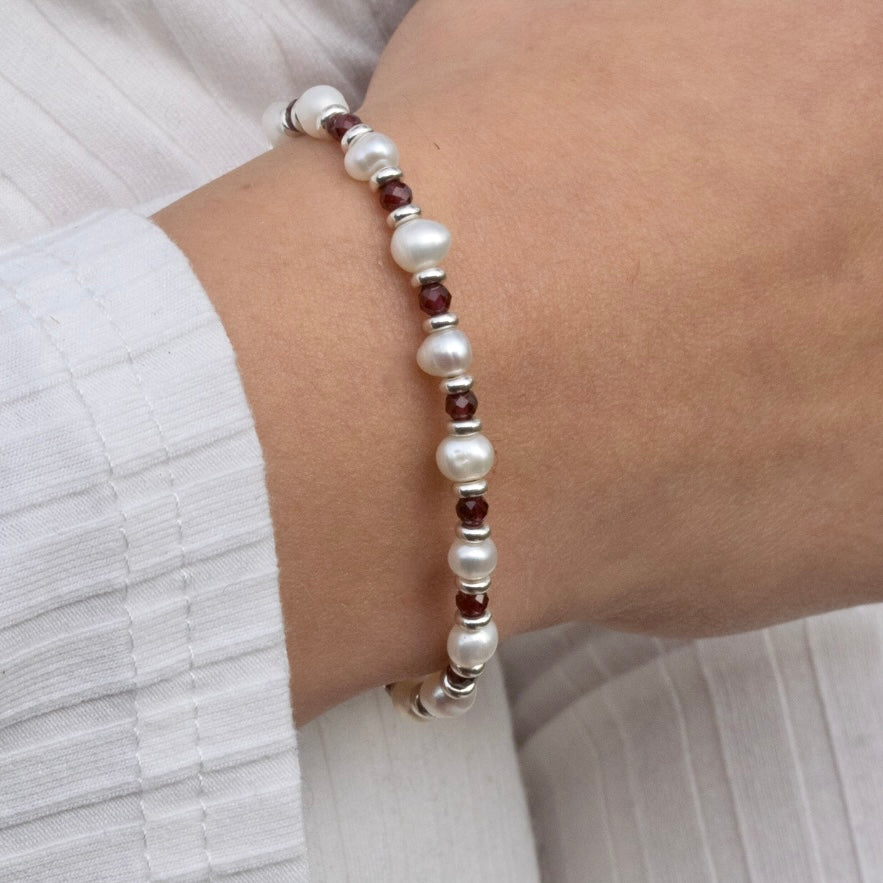 Perlen Armband mit rotem Granat