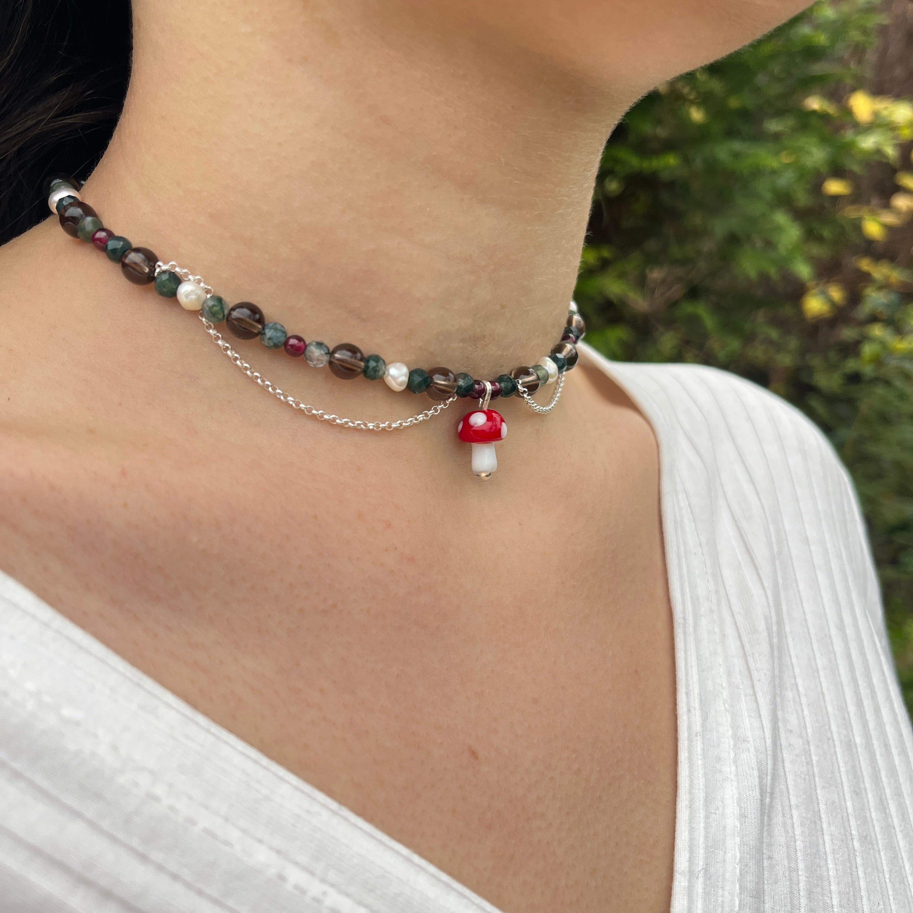 Collier mit Glas Pilz, Granat, Rauchquarz, süßwasserperlen, moosachat