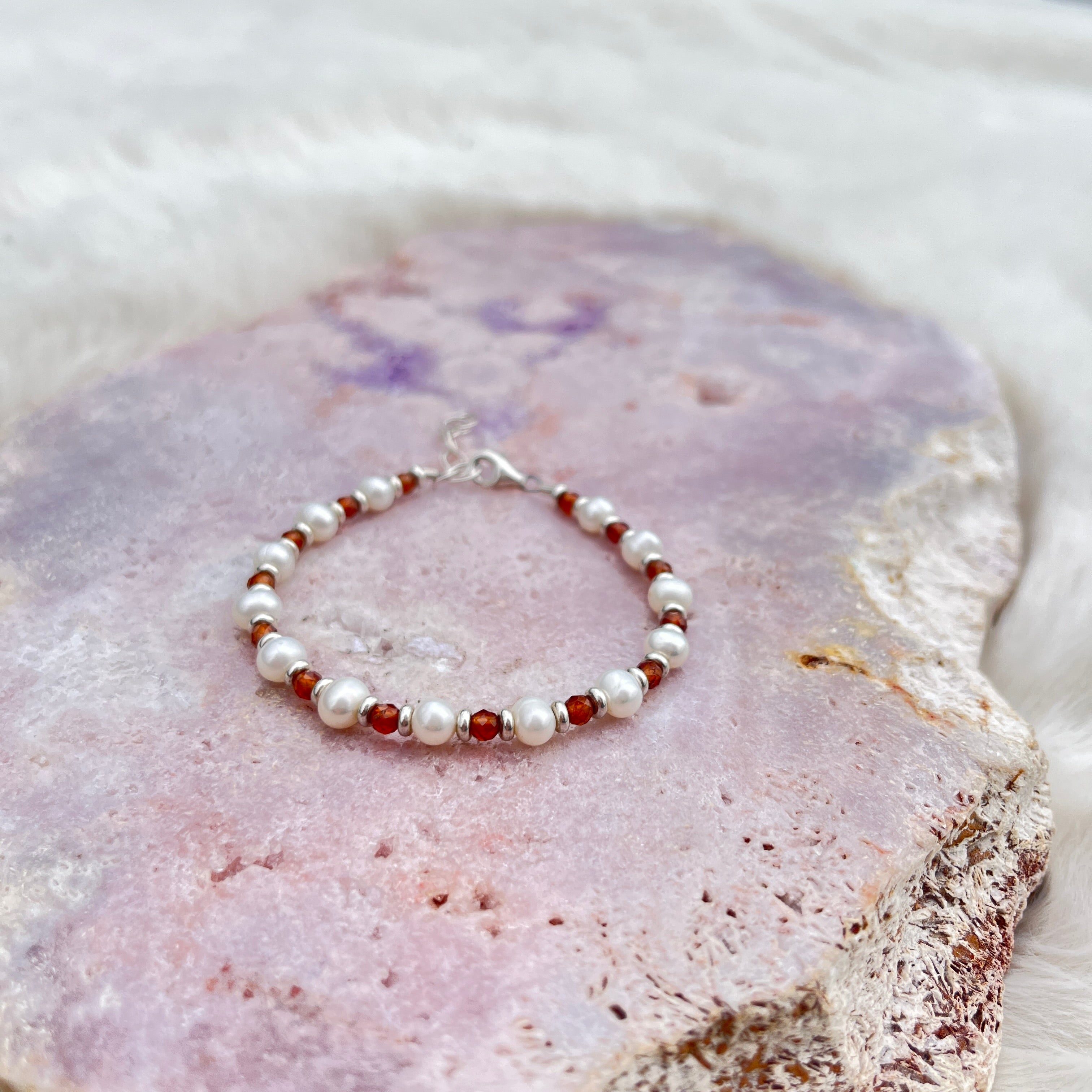 Perlen Armband mit Orangenem Granat