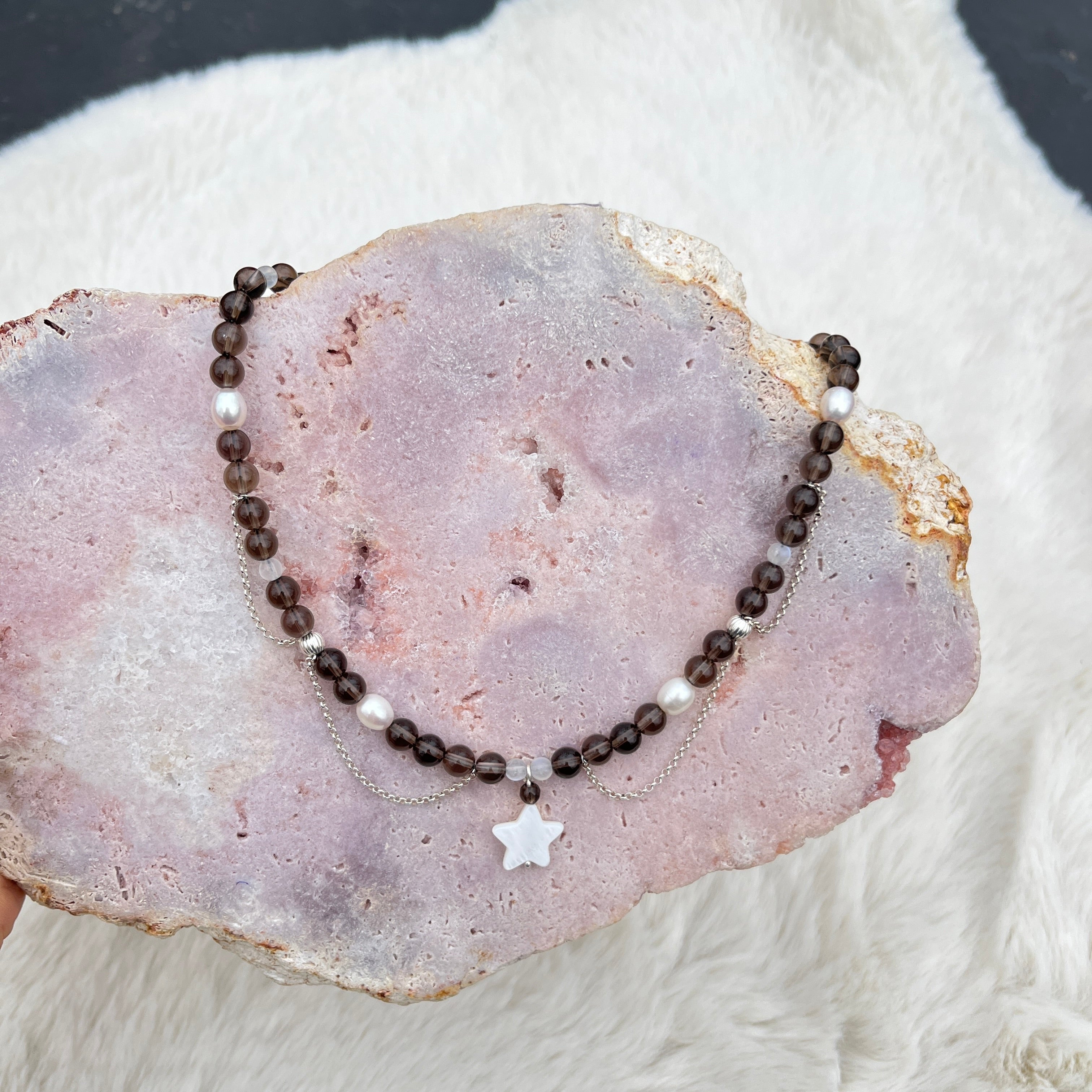 Collier mit Perlmutt stern, Rauchquarz, mondstein und süßwasser perlen
