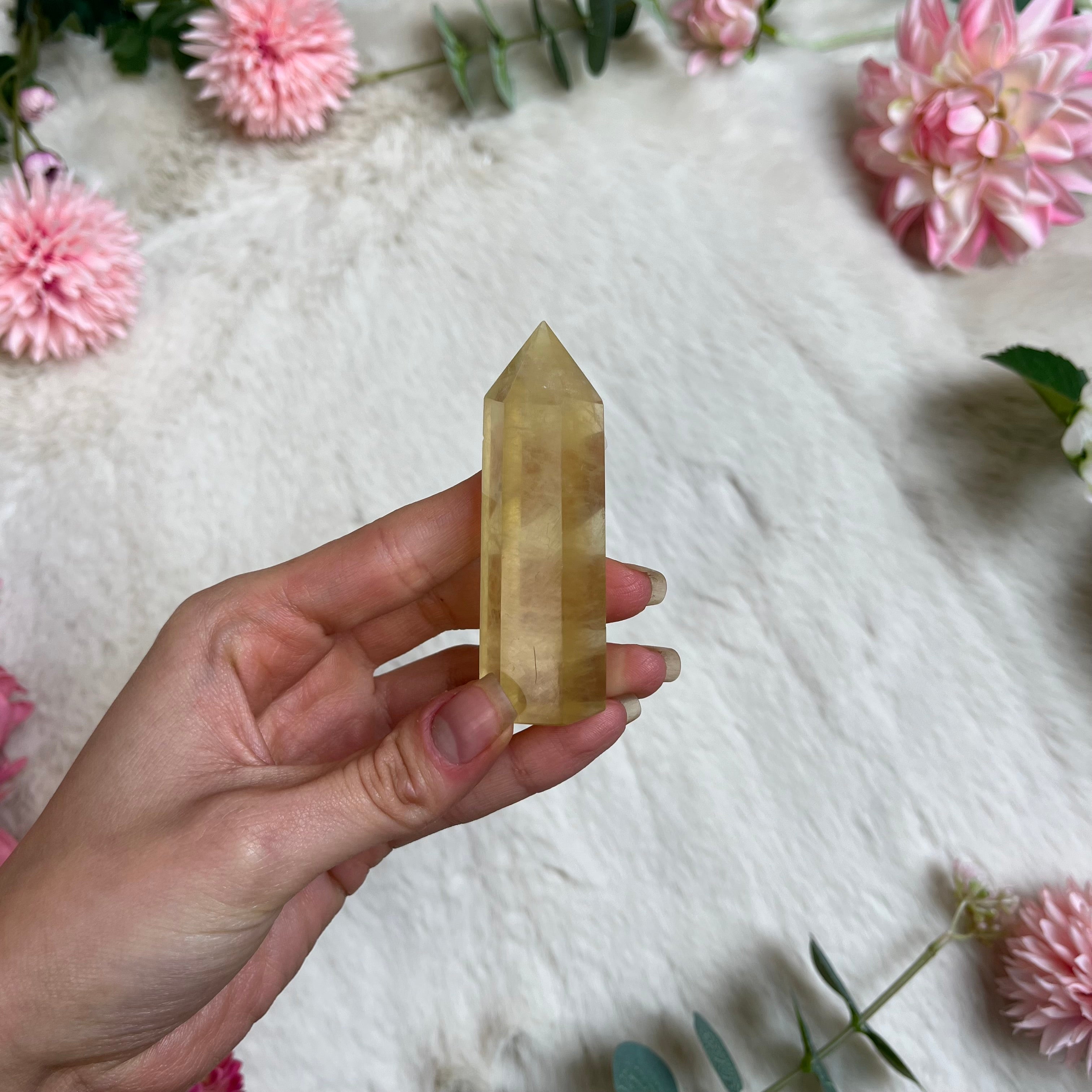 Gelber Fluorit Turm Poliert 106