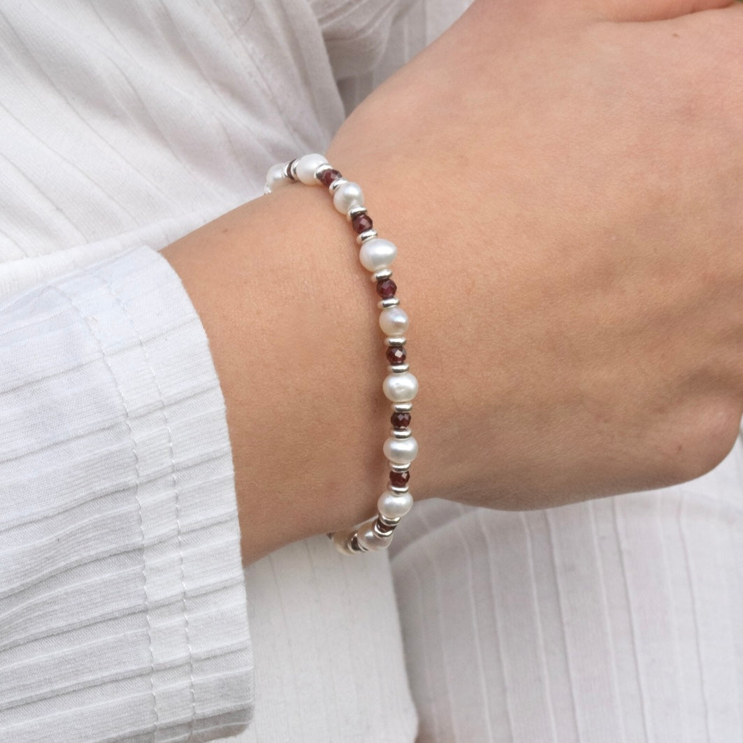 Perlen Armband mit rotem Granat