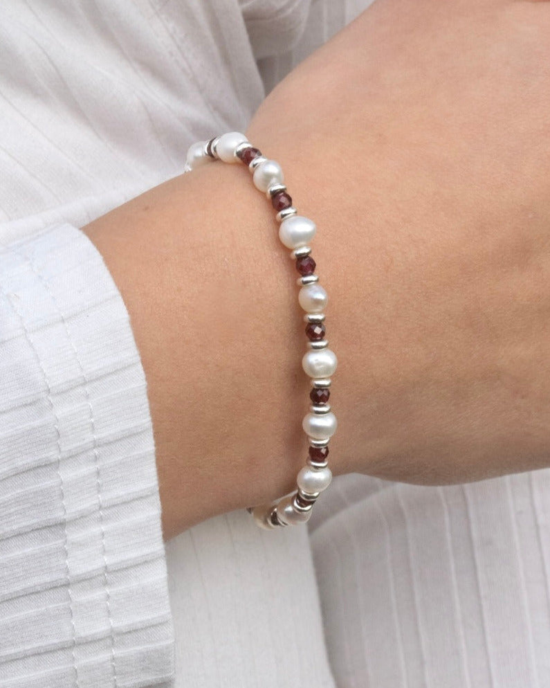 Perlen Armband mit rotem Granat