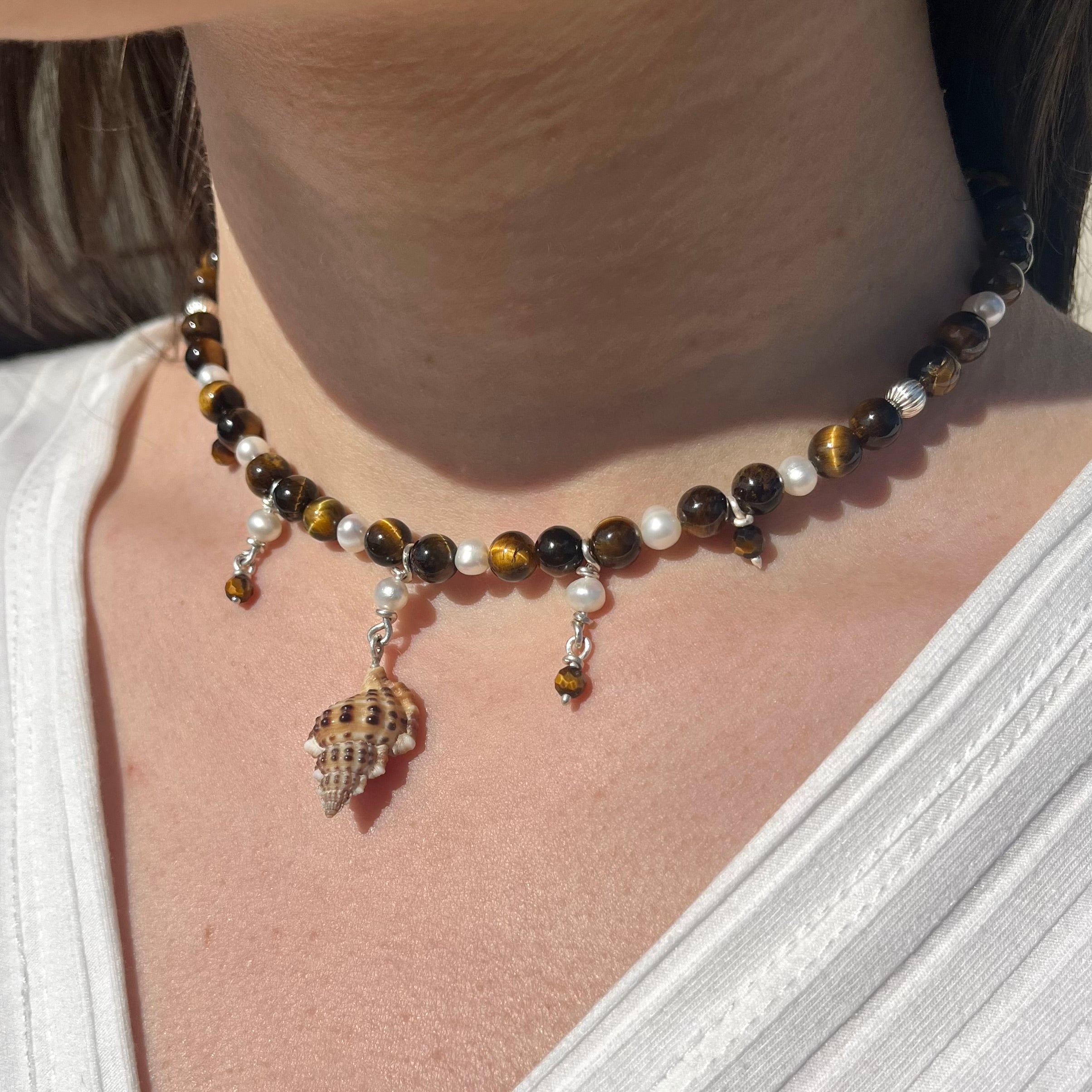 Collier mit Muschel, Tigerauge, süßwasserperlen
