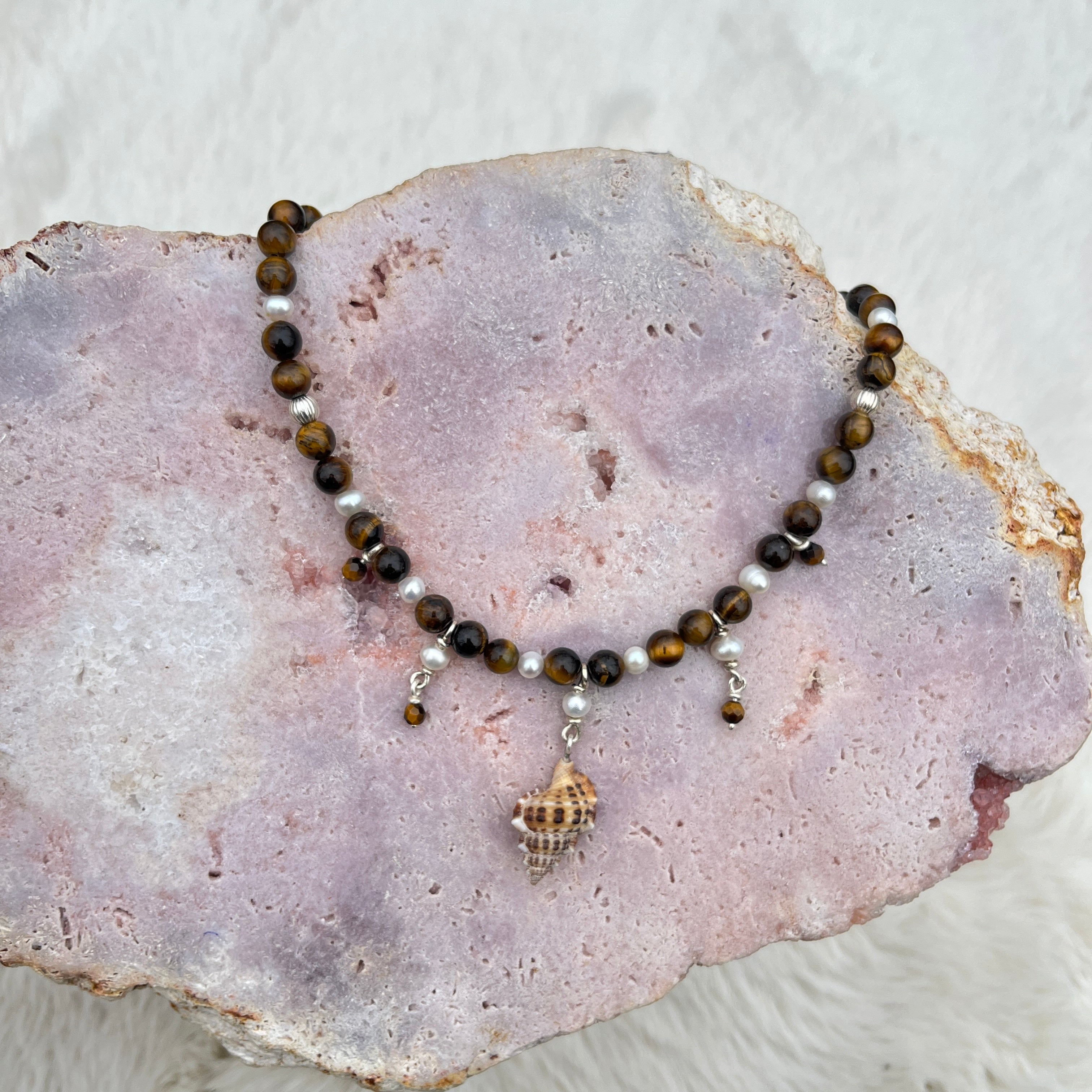 Collier mit Muschel, Tigerauge, süßwasserperlen