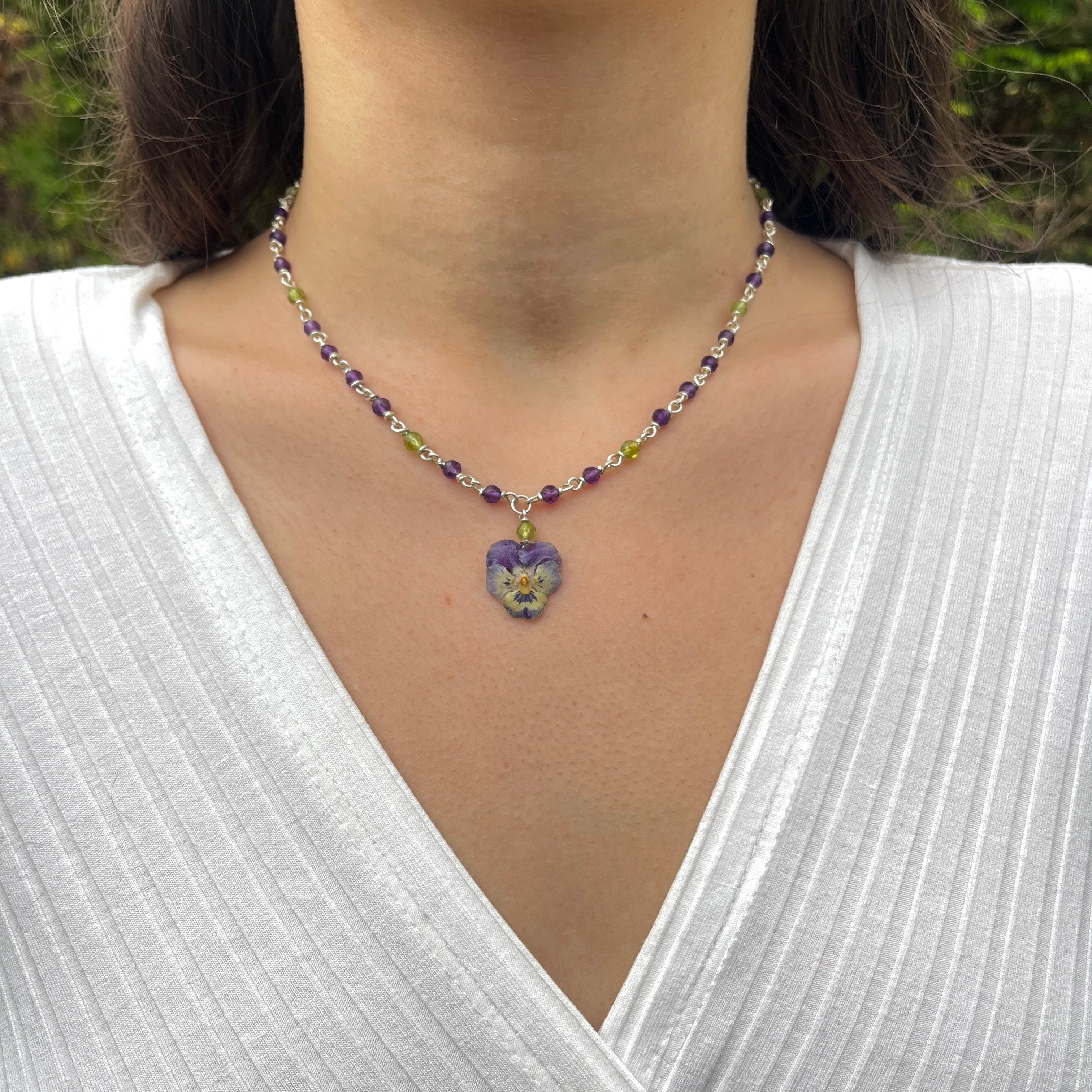 Collier mit Stiefmütterchen, Amethyst, Peridot