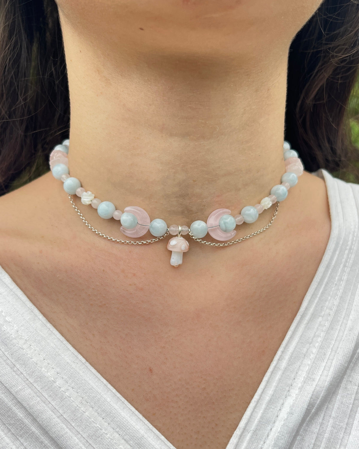 Collier mit Glas Pilz, rosenquarz, aquamarin, süßwasserperlen, glas Mond