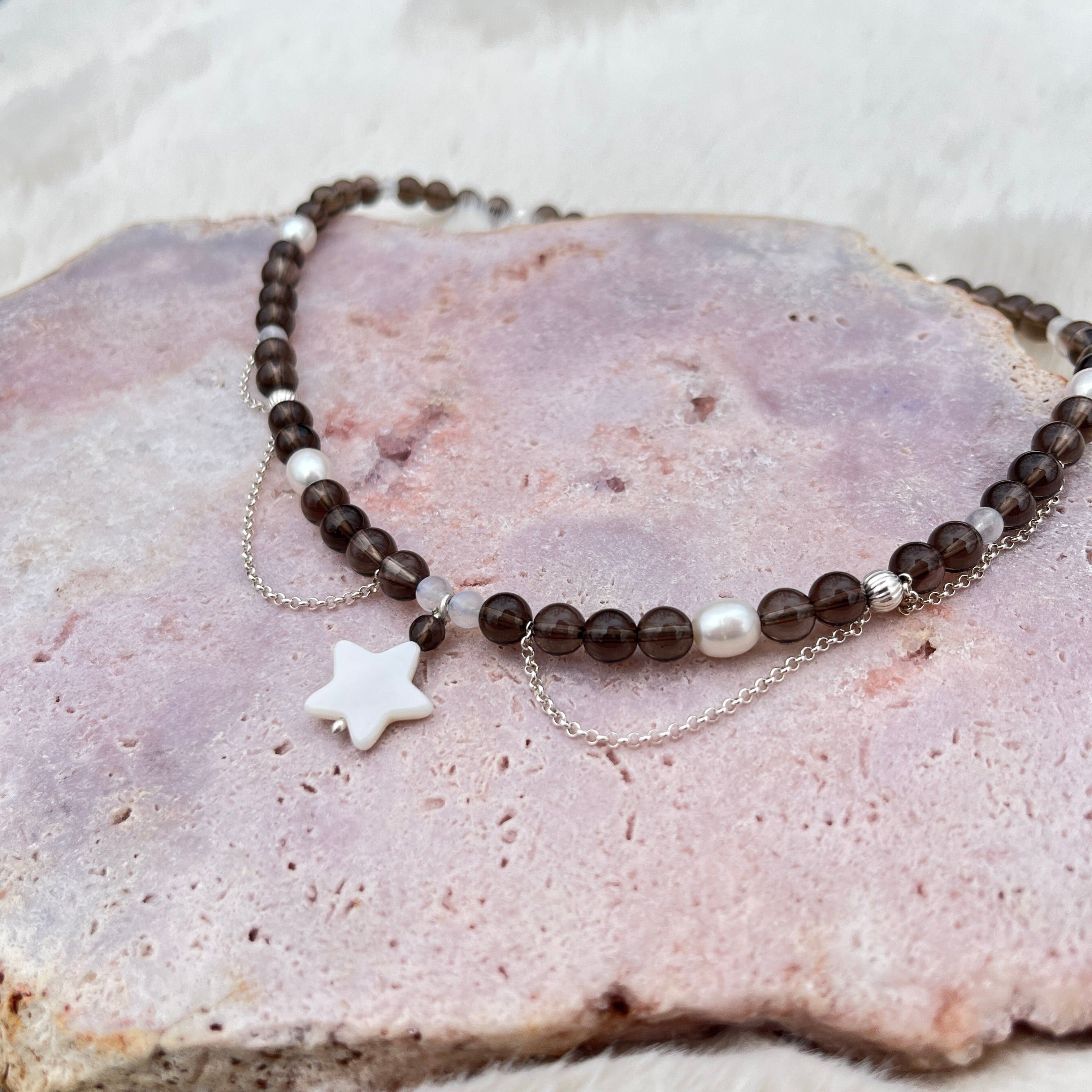 Collier mit Perlmutt stern, Rauchquarz, mondstein und süßwasser perlen